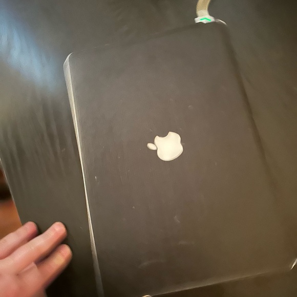 Apple MacBook Pro - Picture 2 of 6